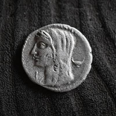 【良泉】【2025年最后一场】12月18日晚19.30点开拍！188组【直播场】西方古代钱币、丝路杂项、印章！ - 【罕见】公元前63年【古罗马】共和时代，朗基努斯打制“选举”第纳尔银币，3.45克