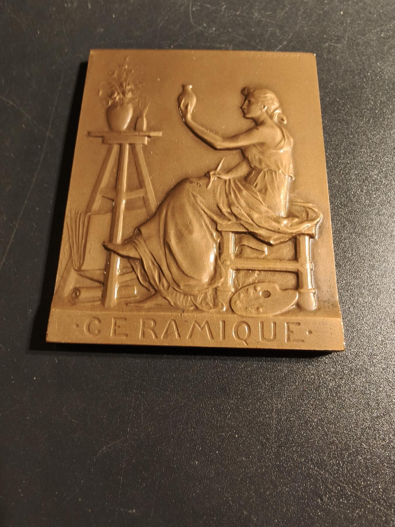 老王徽章第167期 法国陶瓷工业联合会方形大铜章    原盒     大师普鲁多姆作品    尺寸65×49mm.    重量113.6g
