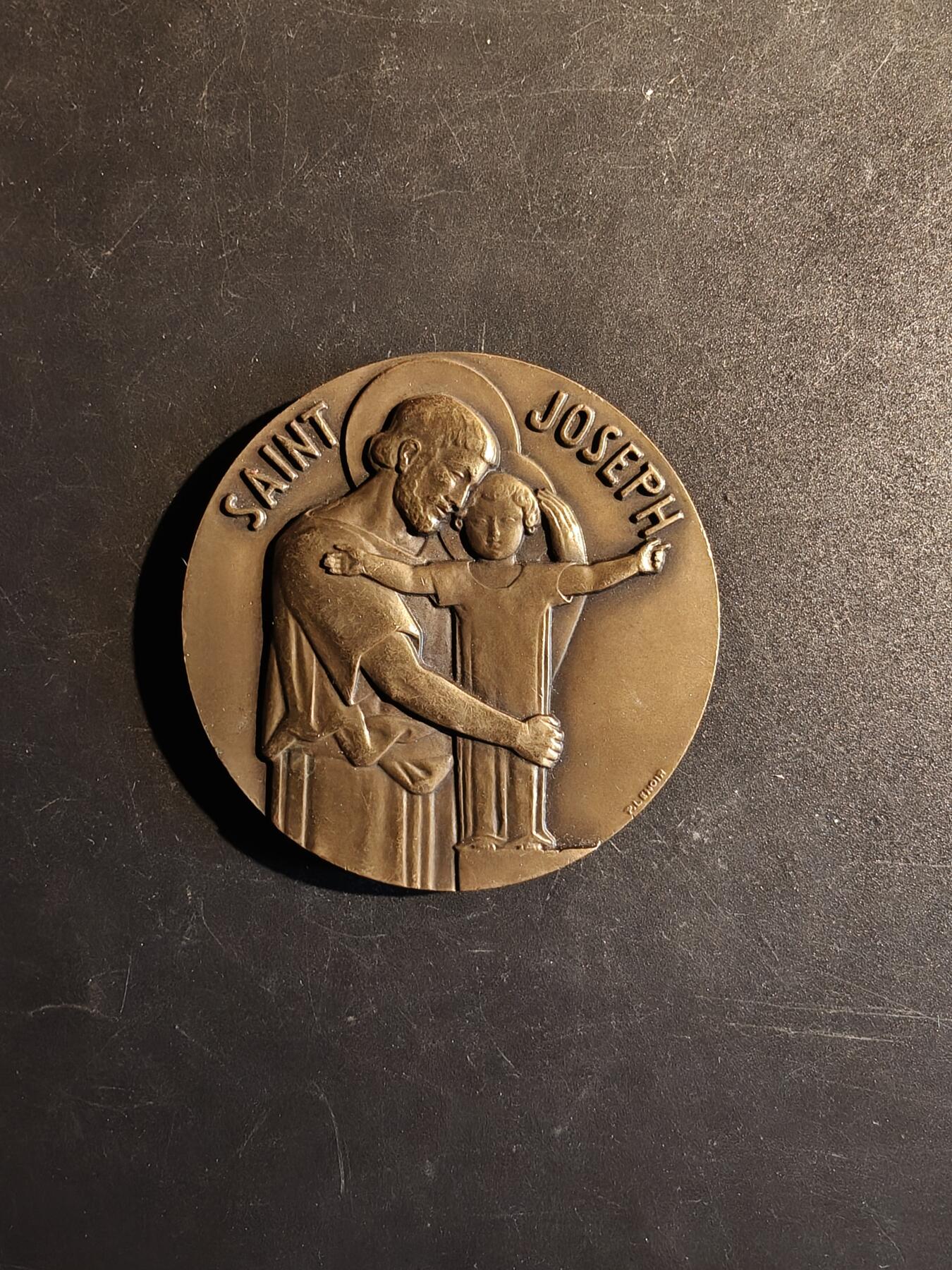 老王徽章第167期 法国天主教会圣若泽大铜章     直径58mm.    重量106.5g