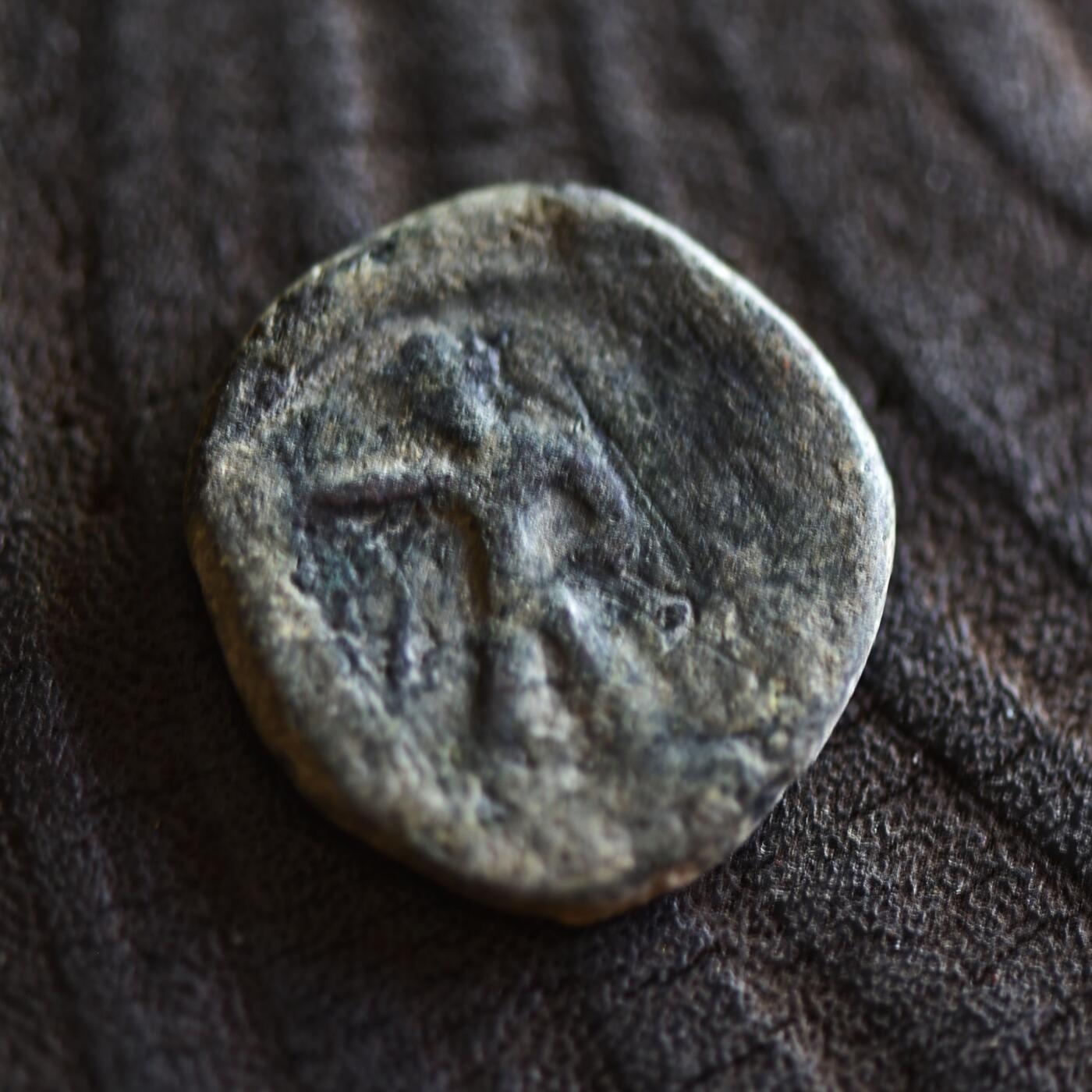 【良泉】【2025年最后一场】12月18日晚19.30点开拍！188组【直播场】西方古代钱币、丝路杂项、印章！  公元 195-230年【古印度】巴克特里亚地区的柔然人模仿胡维色迦“骑大象”大铜币，6.73克