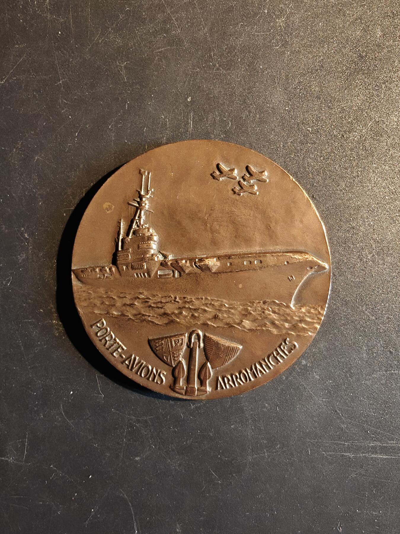 老王徽章第167期 法国国家海军航空兵竞赛大铜章     直径56mm.    重量90g