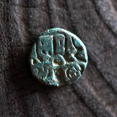 【良泉】【2025年最后一场】12月18日晚19.30点开拍！188组【直播场】西方古代钱币、丝路杂项、印章！ - 【藏家出品A】公元1200-1220年，花剌子模帝国，阿拉乌丁·摩诃末，白沙瓦造币厂打制瘤牛吉塔尔，3.28克