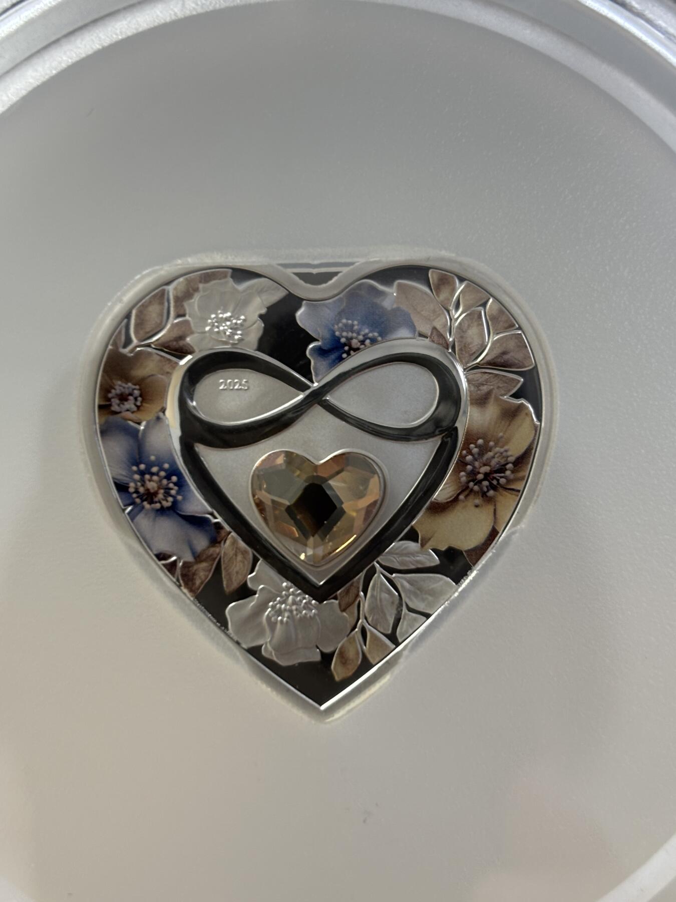 第184期拍卖 库克2025年无限辉煌情人节心形纪念银币PCGC-PR70首，9999银，20克，发行2025枚