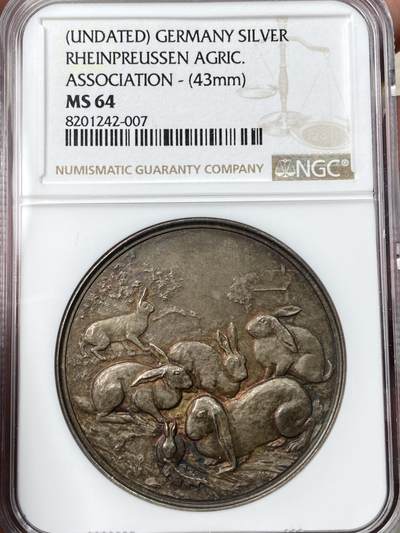 万国钱币拍卖第056期 - NGC MS64 19世纪德国莱茵普尔法茨农业协会纪念银章 饲养兔子刻画惟妙惟肖 背面瓜果蔬菜高浮雕寓意丰收 火烧云调虹彩包浆极美