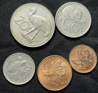 文馨钱币收藏第 284 场，【 长期接收代拍品】老藏家拍品南朝鲜李承晚时期货币，泰国大型纪念币，土耳其各时期及各国套币场 - 好品巴布亚新几内亚动物系列 5 枚套