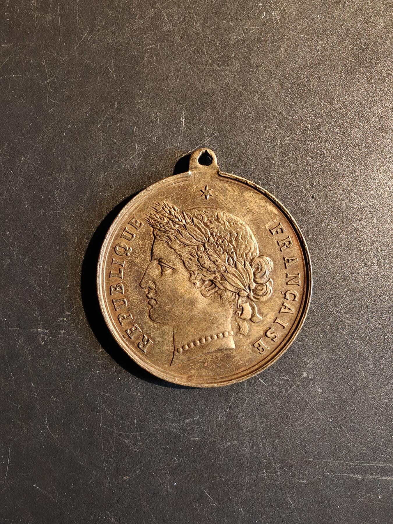 老王徽章第167期 法国1896 年兵役抽签铜奖章       直径45mm.    重量33.7g