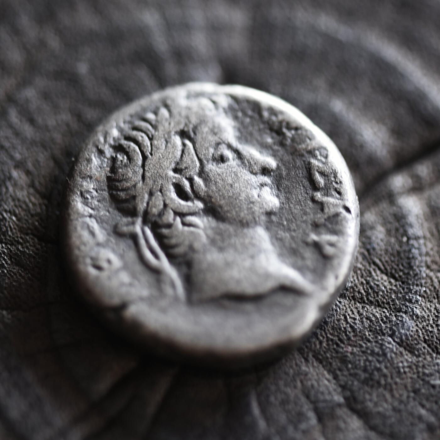 【良泉】【2025年最后一场】12月18日晚19.30点开拍！188组【直播场】西方古代钱币、丝路杂项、印章！ 【藏家出品A】11.93克，公元 66-67 年【古罗马】【埃及行省】【暴君 尼禄】+【提比略】【少见】 四德拉克马银币，亚历山大港造币厂打制