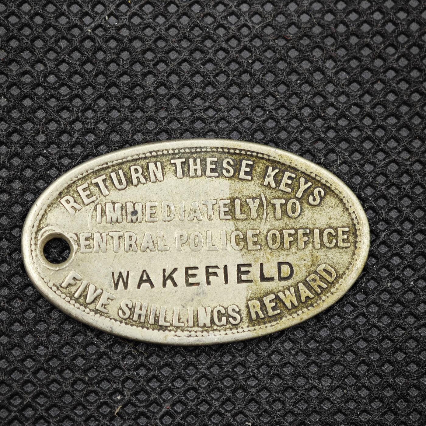 【淘币小摊】限时拍第八百一十六拍  纪念章场  满百包邮可预留两周  周一统一发货   维多利亚时期失物招领铭牌直径33mm