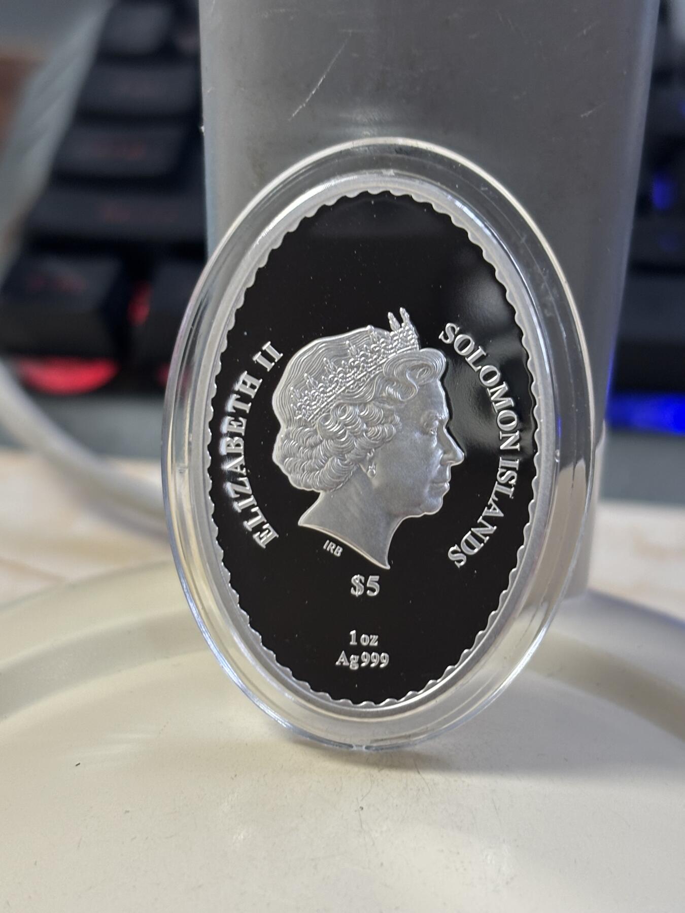 第184期拍卖 所罗门2020年俄罗斯套娃圣诞老人椭圆彩色1盎司纪念银币,999银，发行量5000枚