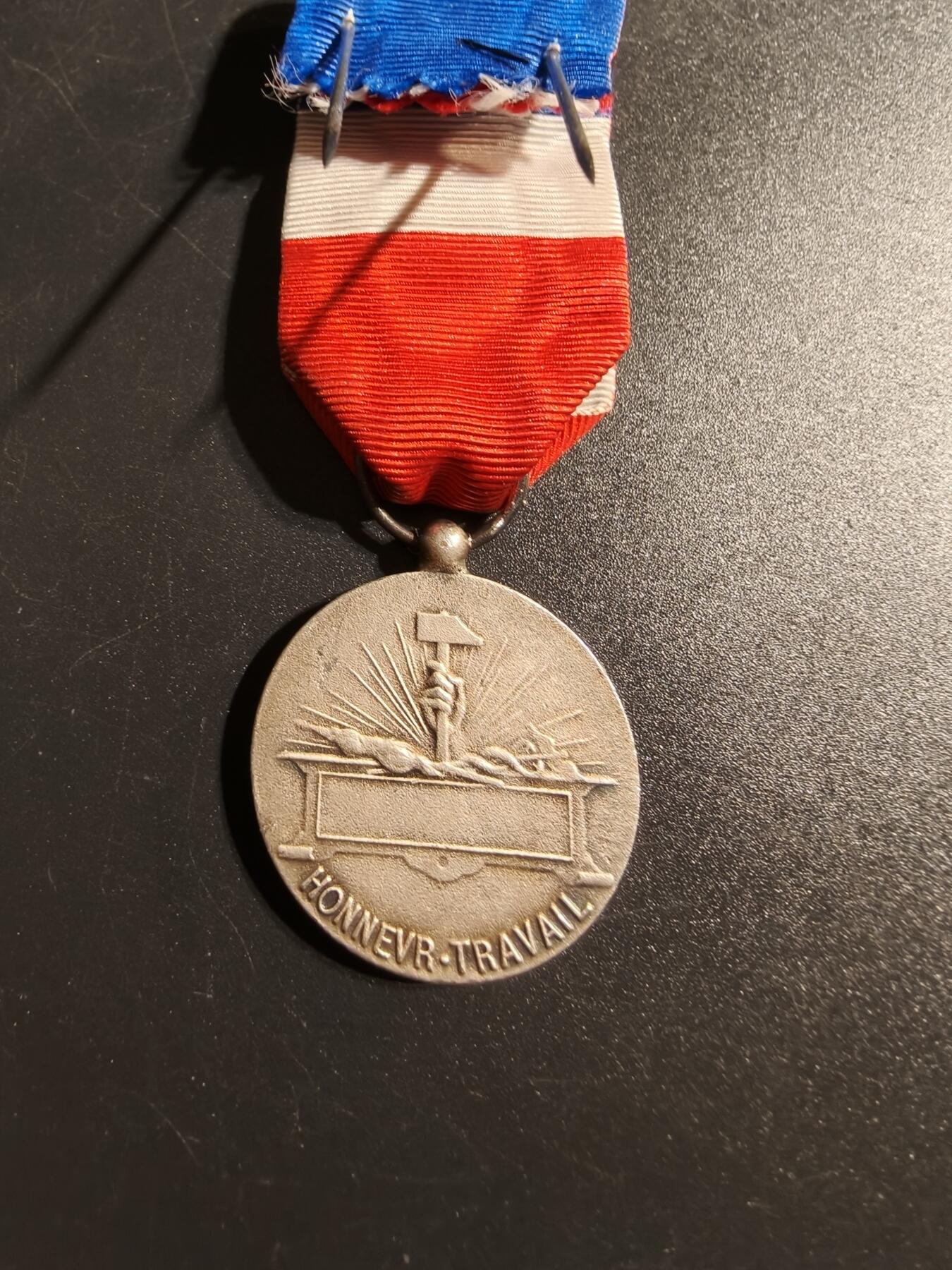 老王徽章第167期 法国银级劳动荣誉奖章