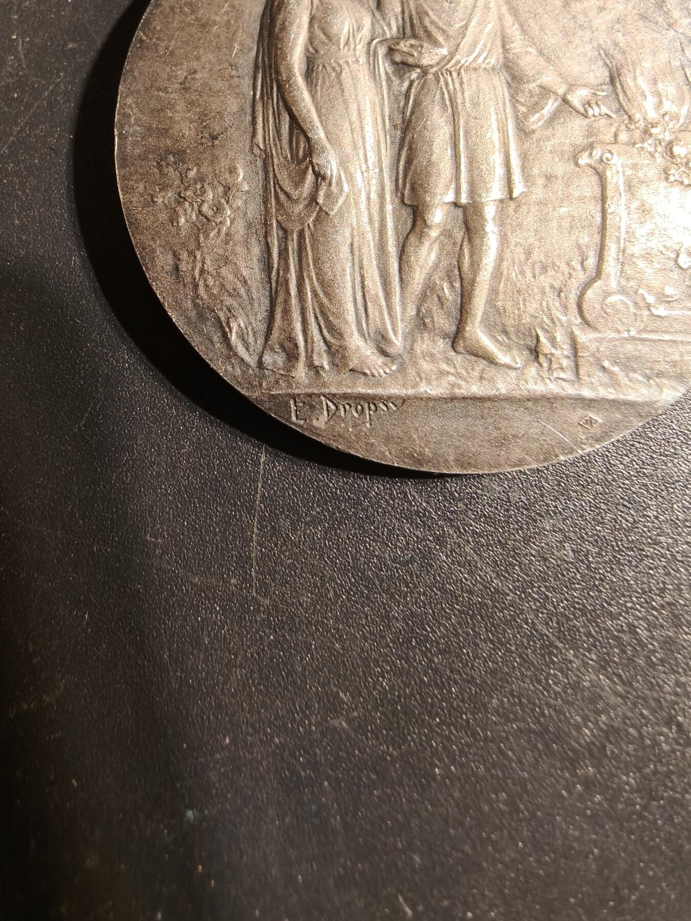 老王徽章第167期 法国银婚章    原盒    大师Dropsy版本     银质少见大尺寸     直径38mm.    重量21g