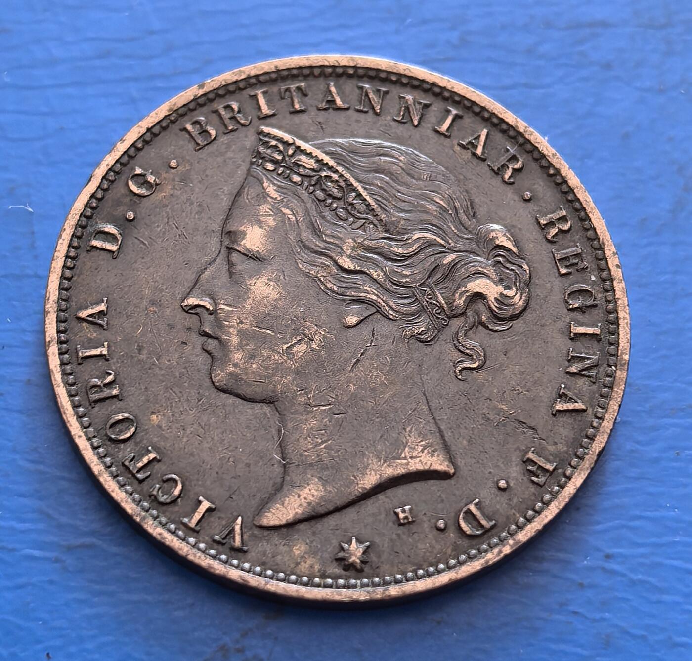 外国优质老铜币银币，周六九点倒数截拍，满百包邮，可寄存半年，喜欢朋友微信扫描二维码可直接参拍