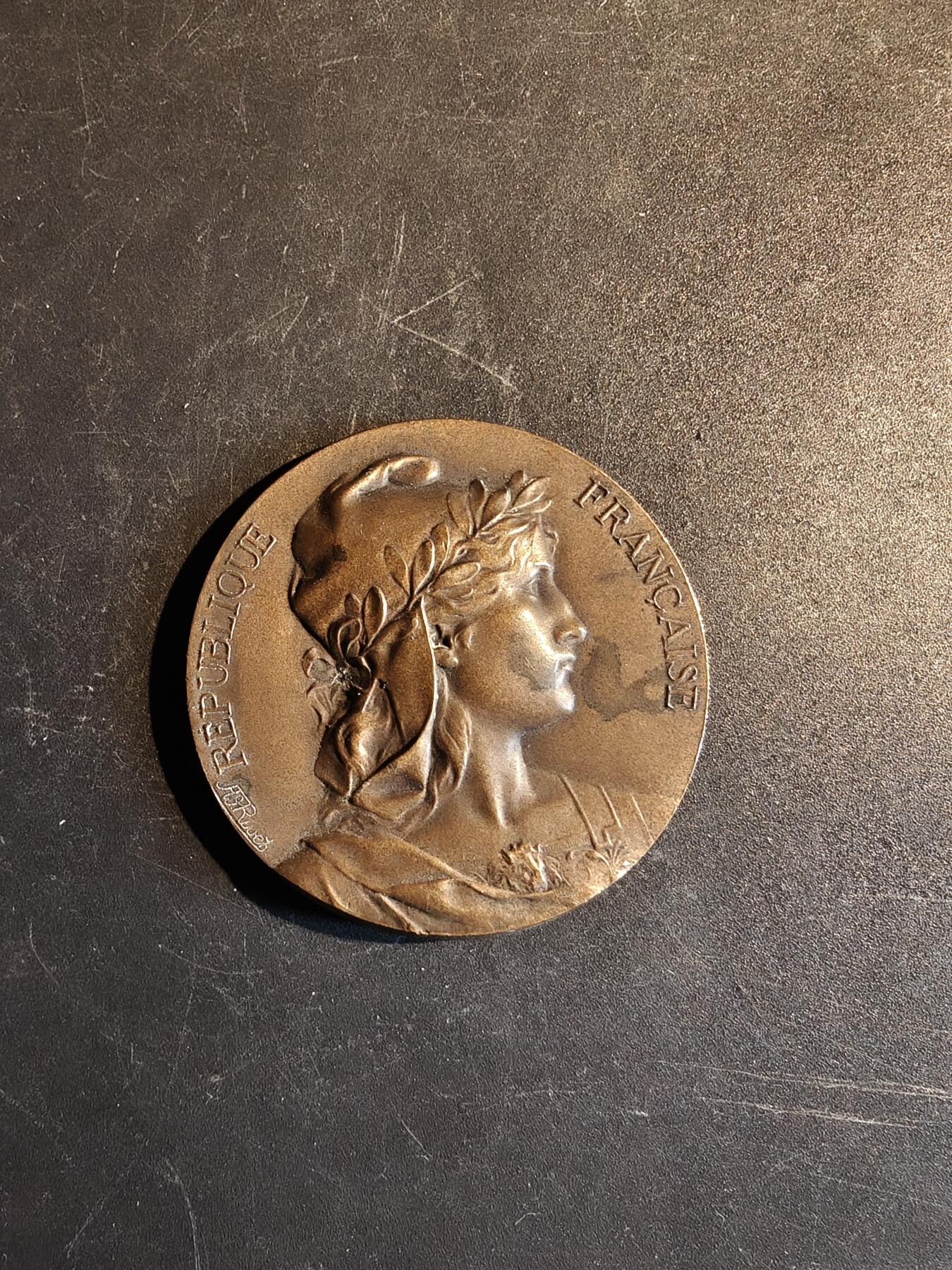 老王徽章第167期 法国工商业辛迪加联盟大铜章     大师里维特作品    直径46mm.     重量40g