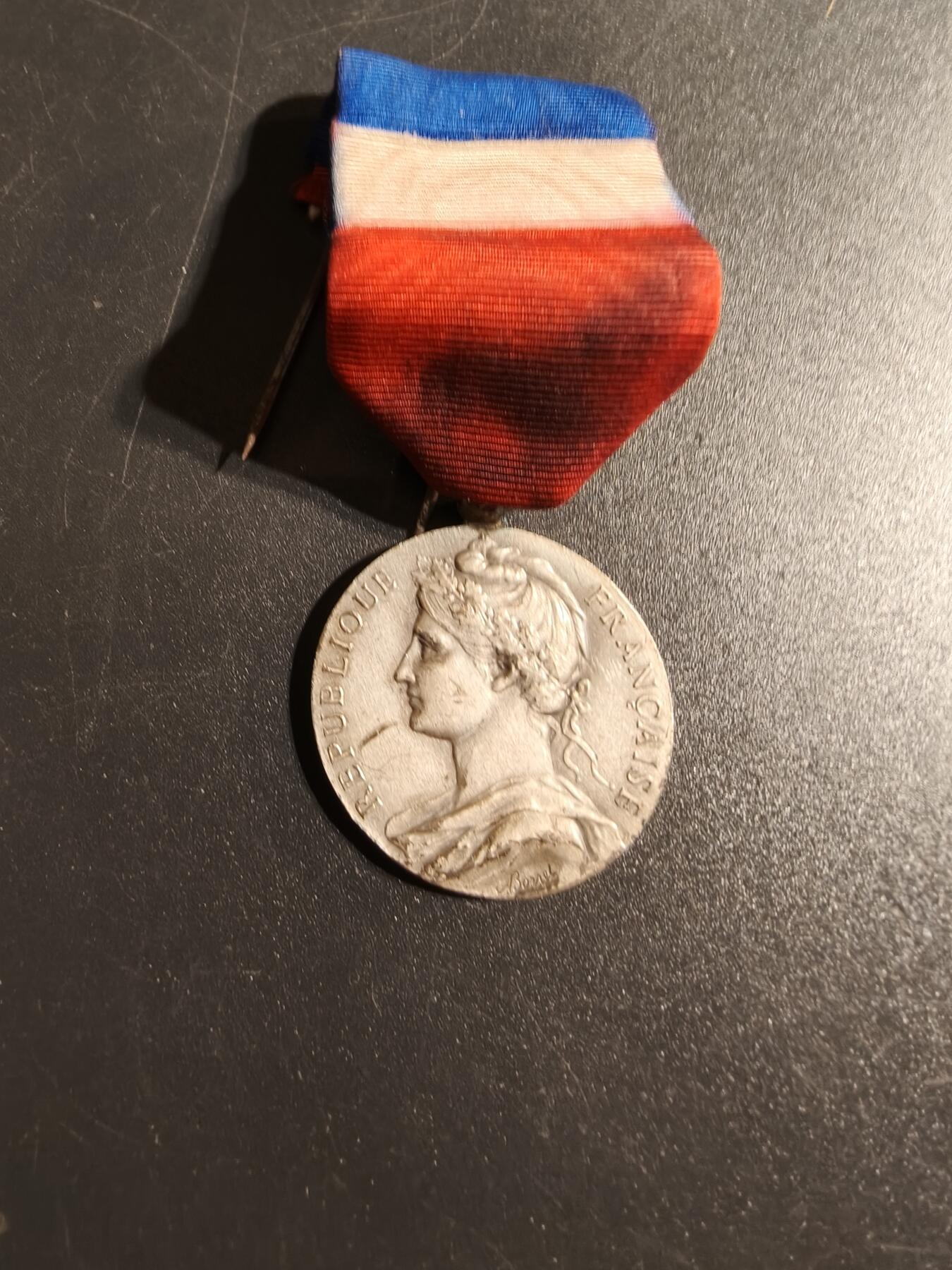 老王徽章第167期 法国银级劳工奖章    950银      12g