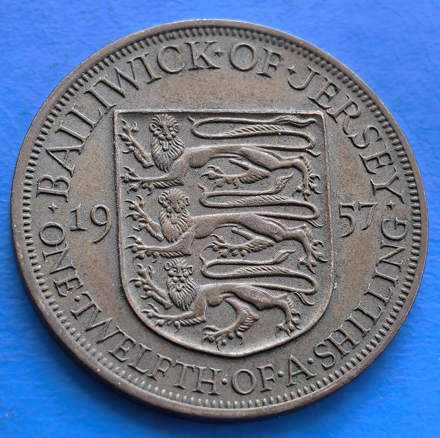 外国优质老铜币银币，周六九点倒数截拍，满百包邮，可寄存半年，喜欢朋友微信扫描二维码可直接参拍 泽西1957年1/12先令大铜币