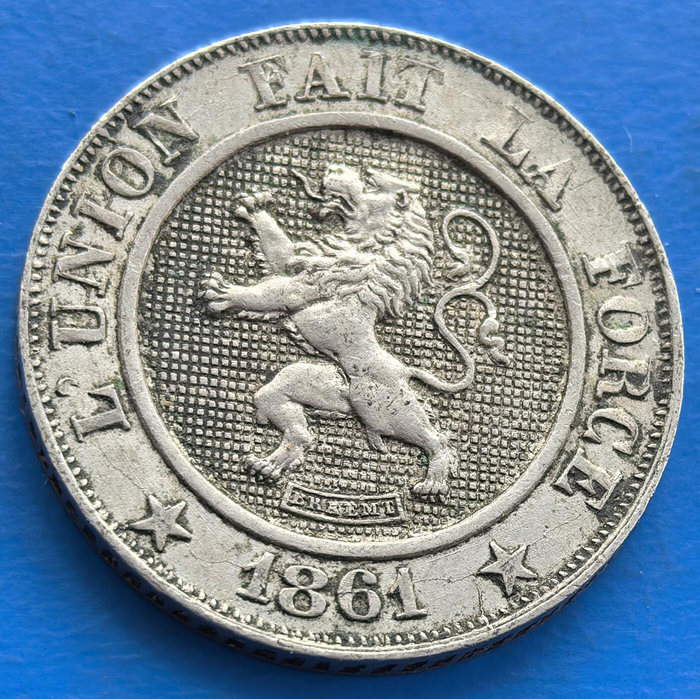 外国优质老铜币银币，周六九点倒数截拍，满百包邮，可寄存半年，喜欢朋友微信扫描二维码可直接参拍 极美品比利时1861年10分