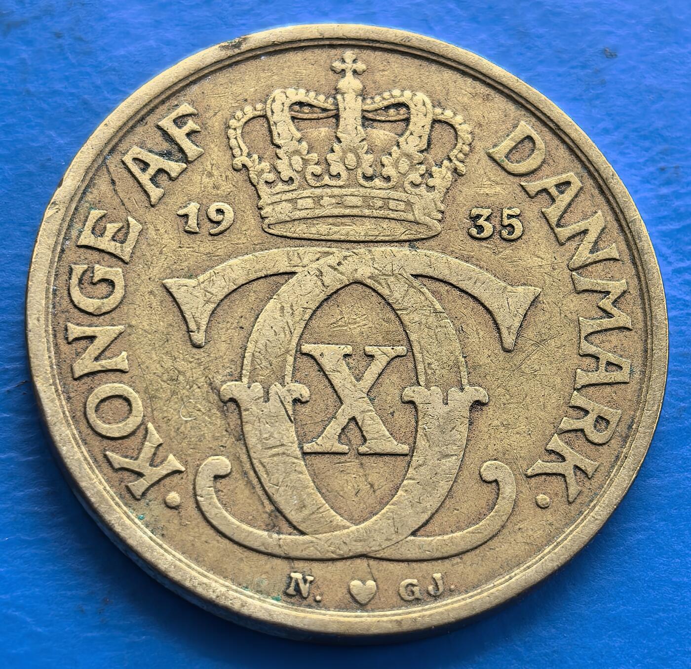 外国优质老铜币银币，周六九点倒数截拍，满百包邮，可寄存半年，喜欢朋友微信扫描二维码可直接参拍 丹麦1935年1克朗