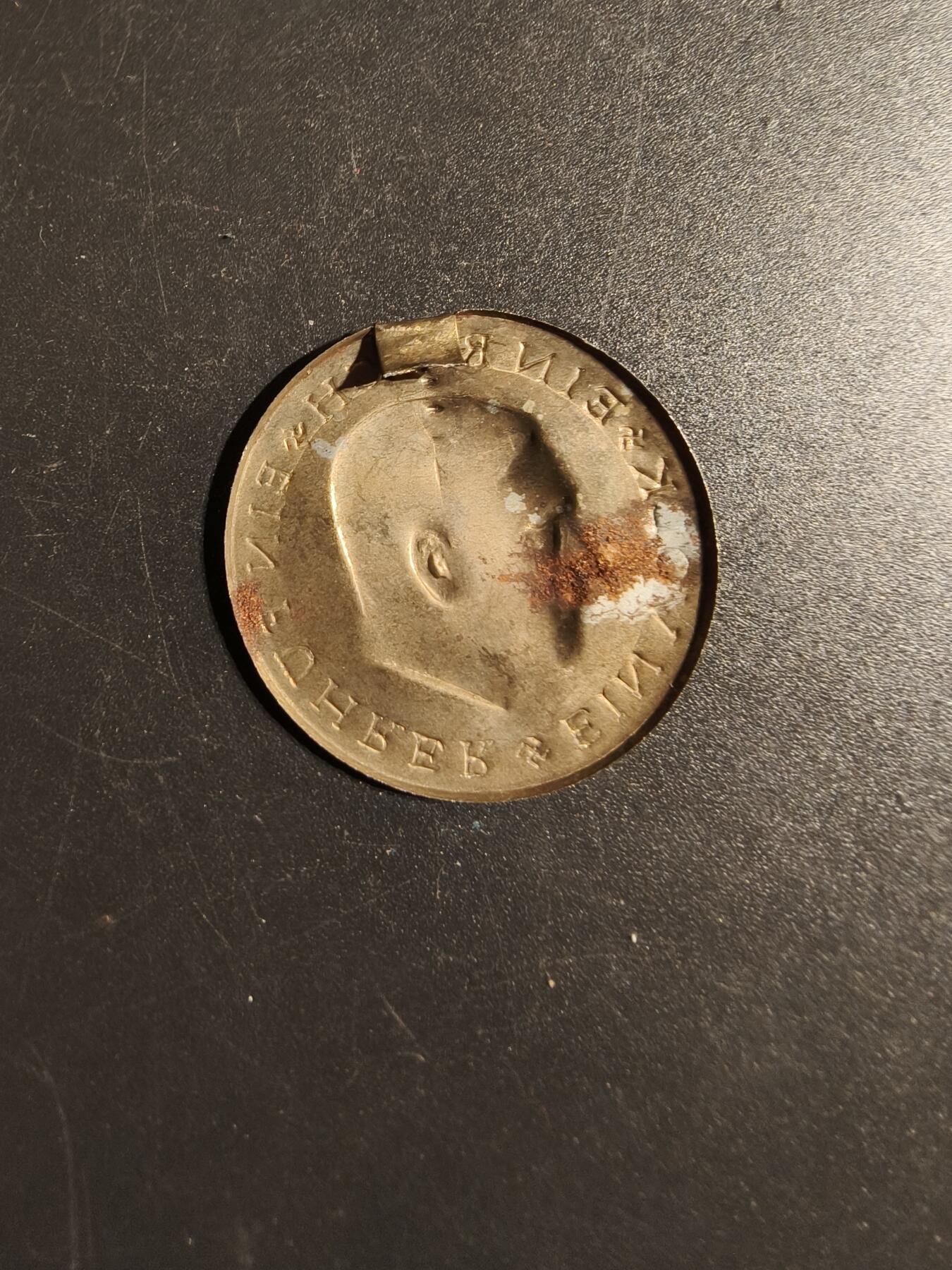 老王徽章第167期 德三小胡子（一个民族，一个帝国，一个元首）口号证章