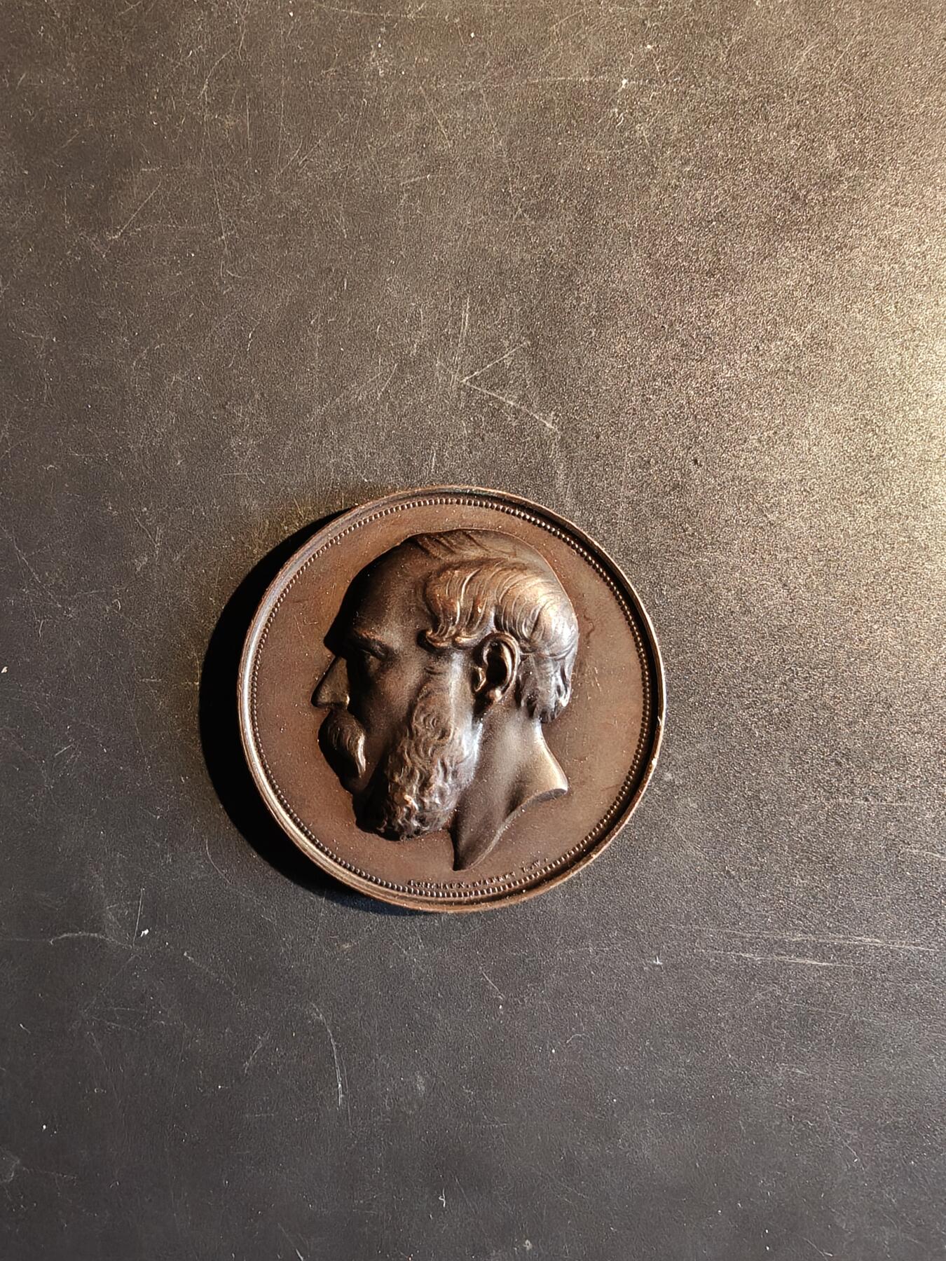 老王徽章第167期 比利时生物化学学会第六届全国生物化学大会大铜章     直径50mm.    重量63.9g