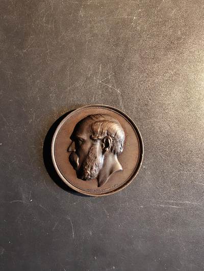 老王徽章第167期 - 比利时生物化学学会第六届全国生物化学大会大铜章     直径50mm.    重量63.9g