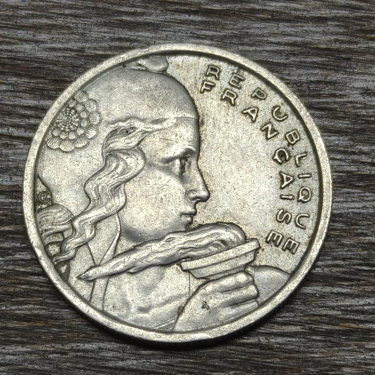 【铜匠收藏】★第134场★散币场，无佣金，30包邮。不满30元，支付5元运费。《接受代拍 代送NGC评级》 法国 1954年 100法郎 铜镍币 火炬女神