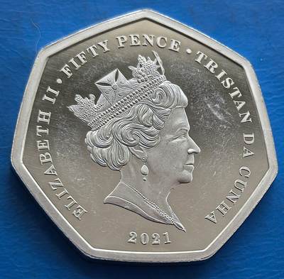 外国优质老铜币银币，周六九点倒数截拍，满百包邮，可寄存半年，喜欢朋友微信扫描二维码可直接参拍 - 少见精制特里斯坦达库尼亚岛二战美女密码学专家琼•克拉克50便士纪念币发行量极少仅5万枚,11克