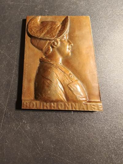 老王徽章第167期 - 法国波旁省传统女性方形大纪念章     高浮雕     尺寸64×43mm.    重量106.7g