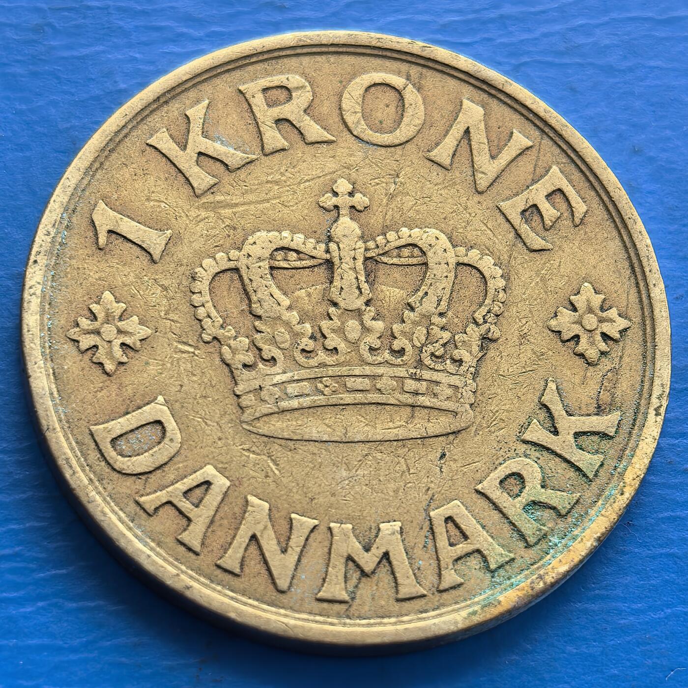 外国优质老铜币银币，周六九点倒数截拍，满百包邮，可寄存半年，喜欢朋友微信扫描二维码可直接参拍 丹麦1935年1克朗