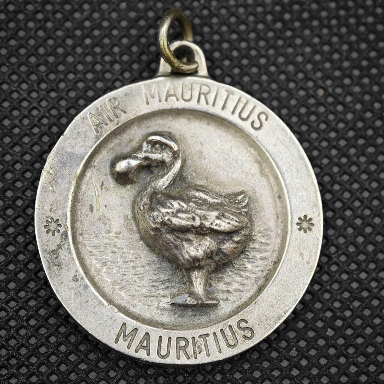 【淘币小摊】限时拍第八百一十六拍  纪念章场  满百包邮可预留两周  周一统一发货  毛里求斯渡渡鸟纪念章 直径35mm