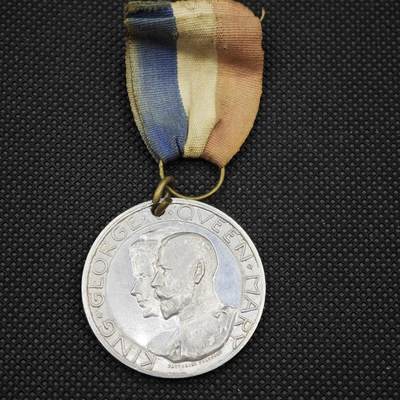 【淘币小摊】限时拍第八百一十六拍  纪念章场  满百包邮可预留两周  周一统一发货  -  英国1911年乔治五世加冕纪念章直径39mm