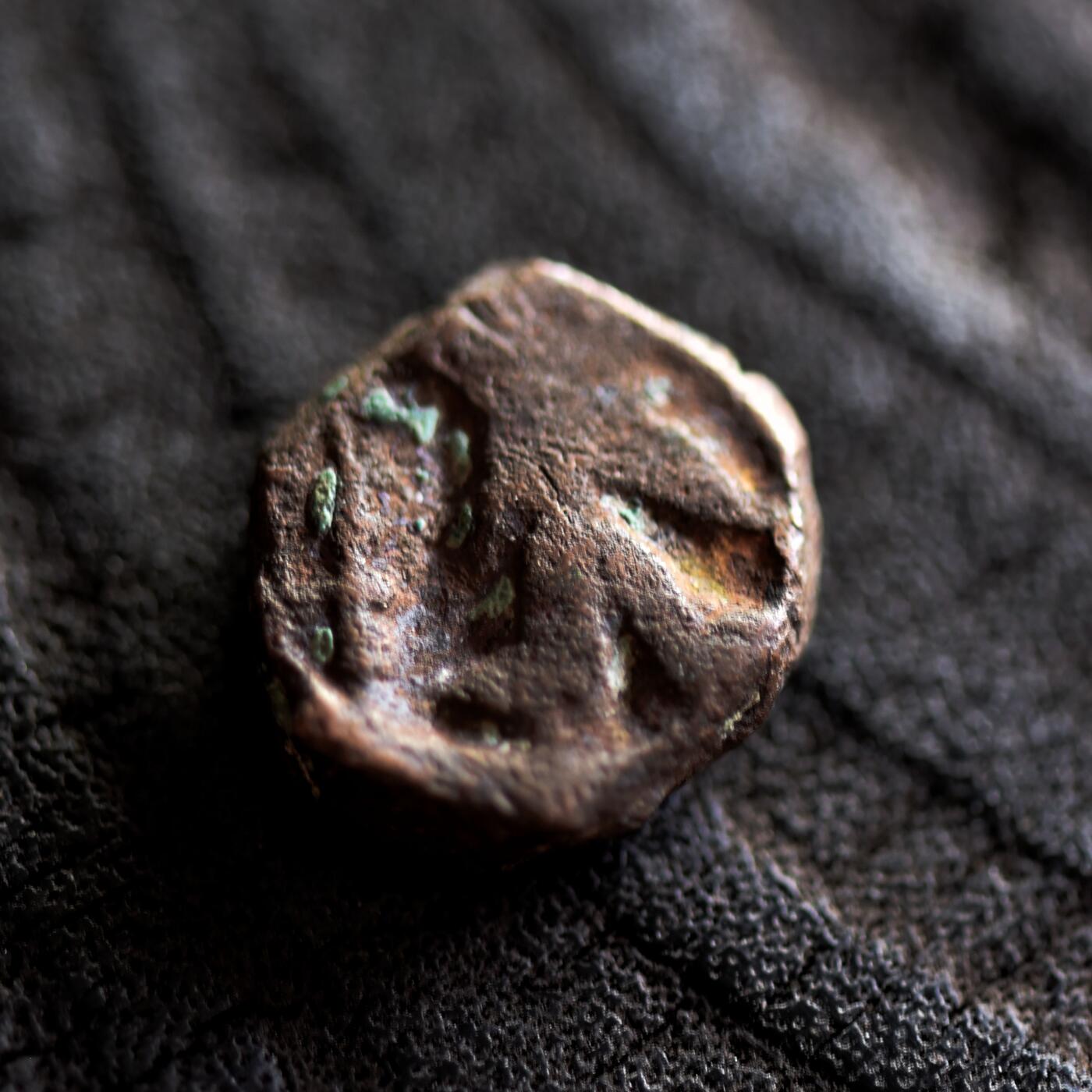 【良泉】【2025年最后一场】12月18日晚19.30点开拍！188组【直播场】西方古代钱币、丝路杂项、印章！ 公元3-4世纪【寄多罗】铜币，3.5克