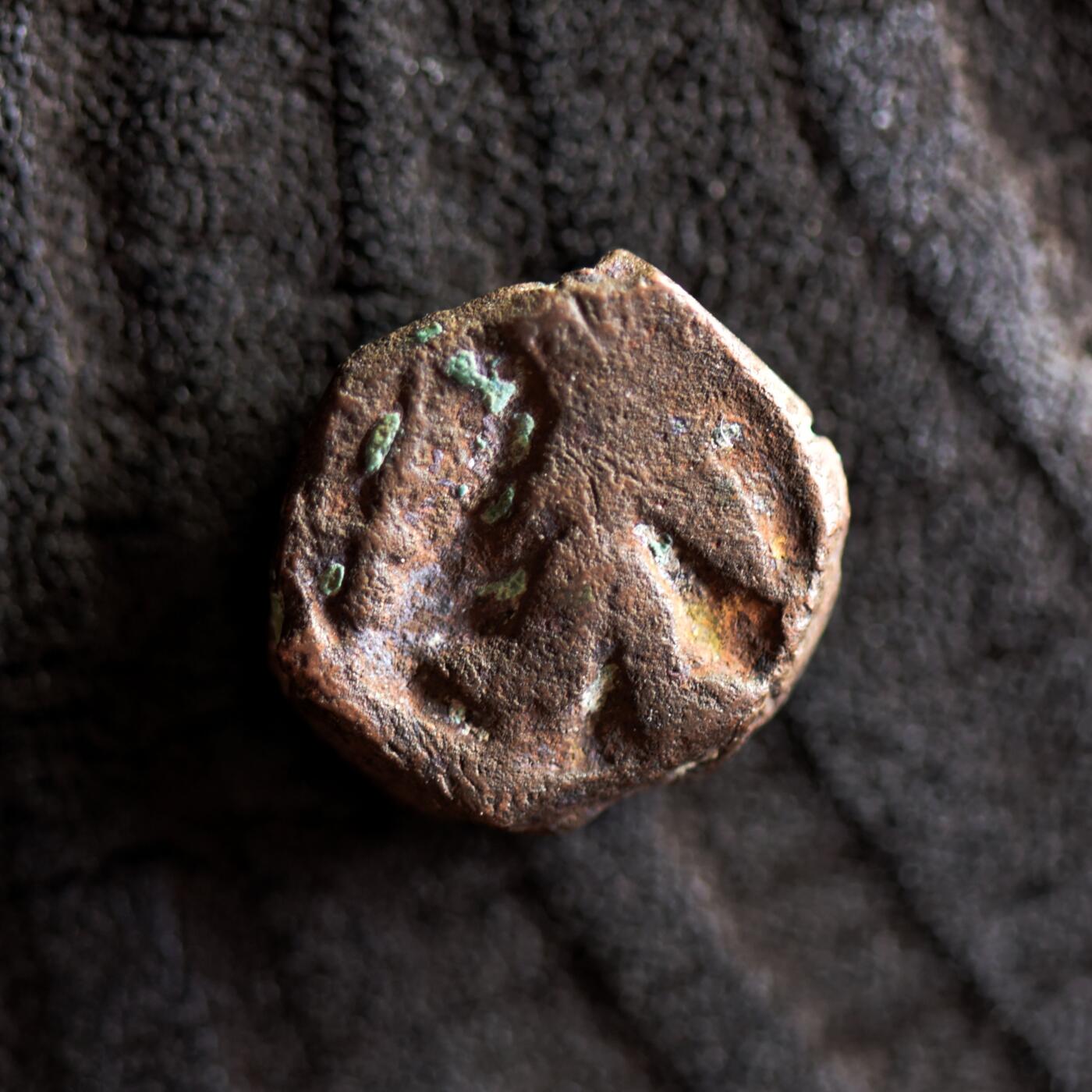 【良泉】【2025年最后一场】12月18日晚19.30点开拍！188组【直播场】西方古代钱币、丝路杂项、印章！ 公元3-4世纪【寄多罗】铜币，3.5克