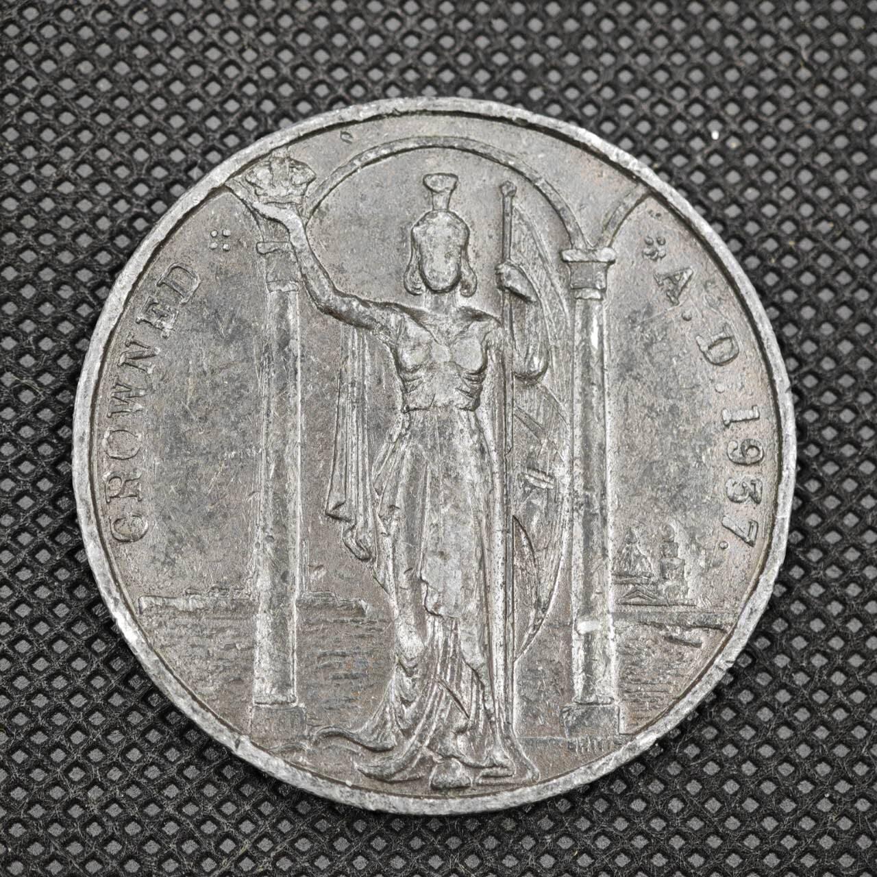 【淘币小摊】限时拍第八百一十六拍  纪念章场  满百包邮可预留两周  周一统一发货  英国1937年乔治六世加冕纪念章 直径45mm