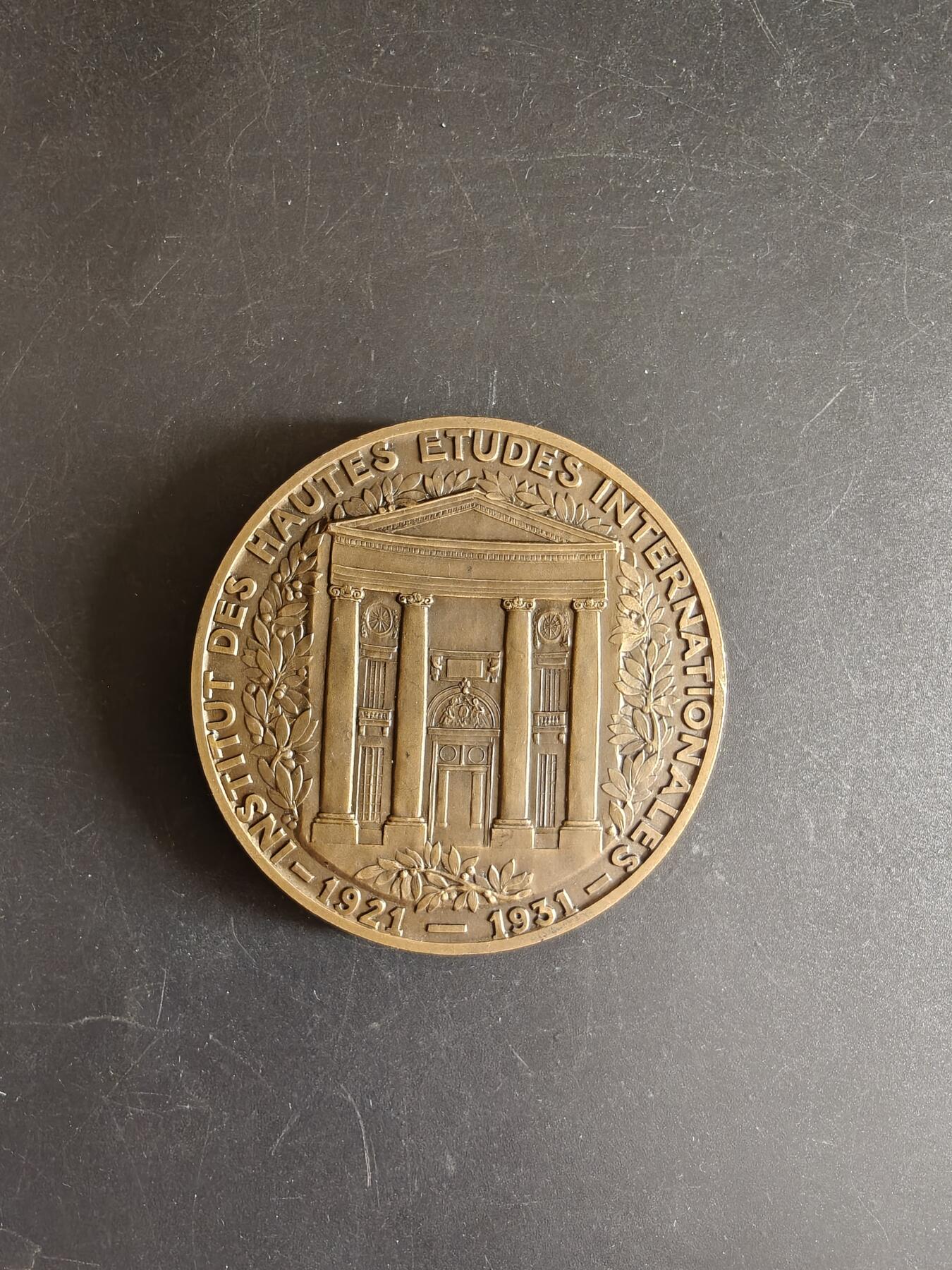 老王徽章第167期 法国国家医学科学院RENÉ TRUHAUT教授大铜章     直径64mm.   重量116.9g