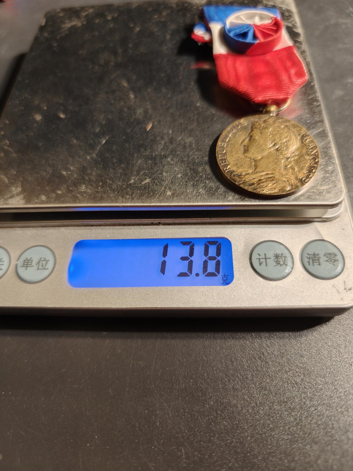 老王徽章第167期 法国金级劳工奖章    950银镀金     13.8g