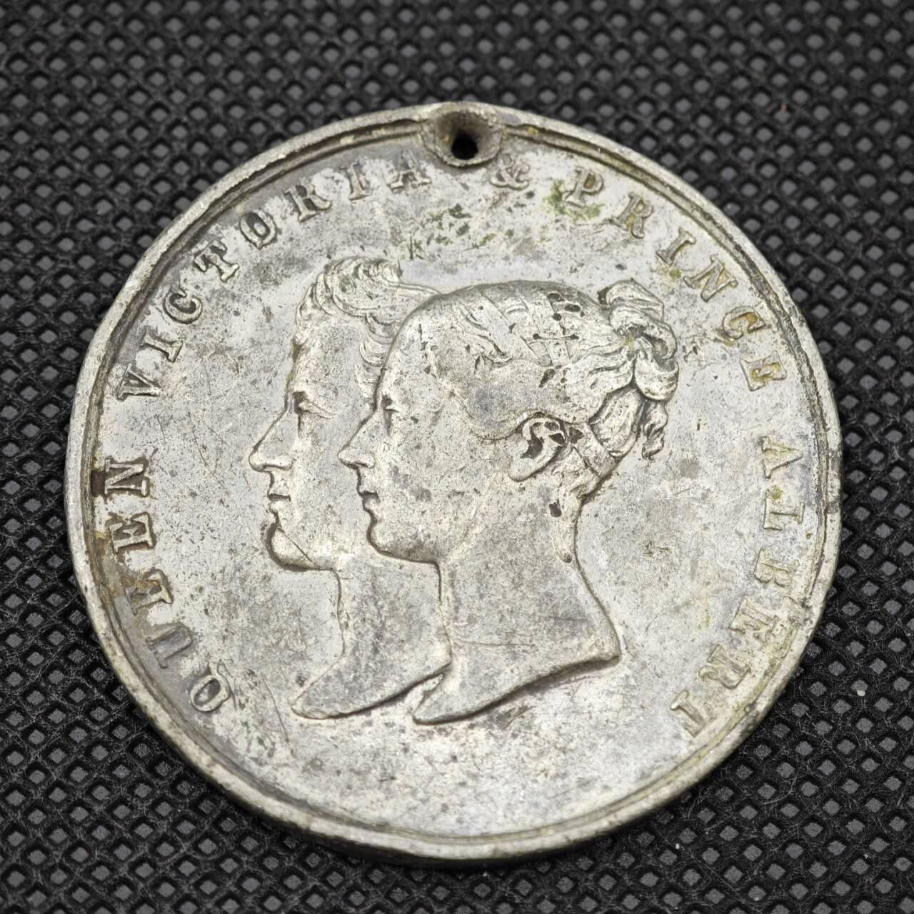 【淘币小摊】限时拍第八百一十六拍  纪念章场  满百包邮可预留两周  周一统一发货  英国维多利亚大婚奖章直径43mm