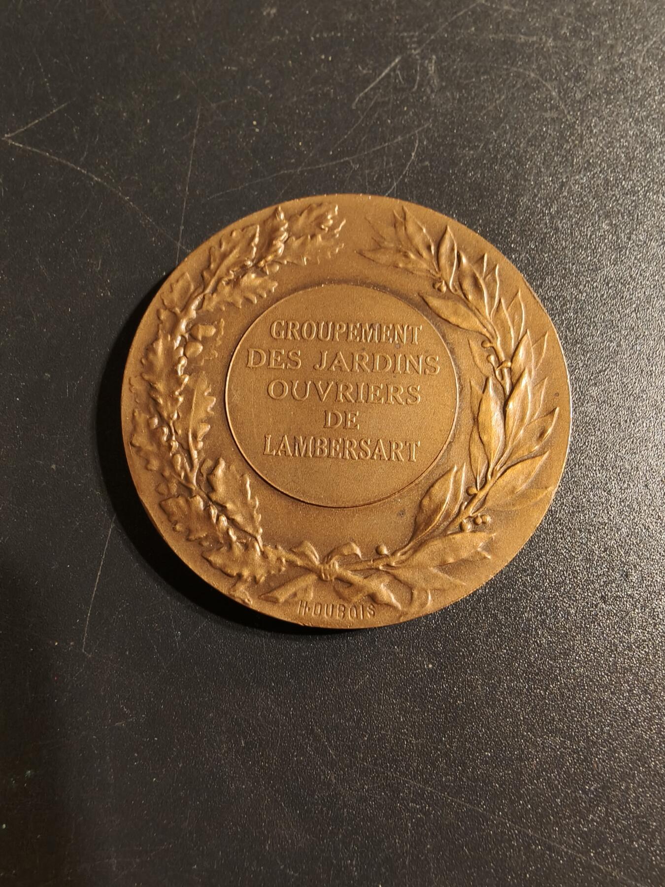 老王徽章第167期 法国朗贝尔萨工人花园协会大铜章    原盒    小天使形象    直径41mm.   重量35.3g