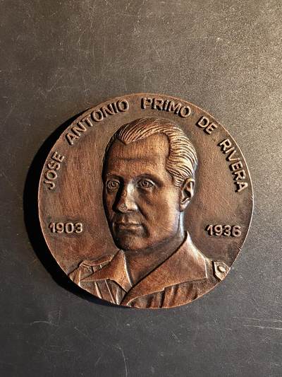 老王徽章第167期 - 西班牙长枪党创始人何塞·安东尼奥·普里莫·德里维拉大铜章      直径75mm.     重量216.5g