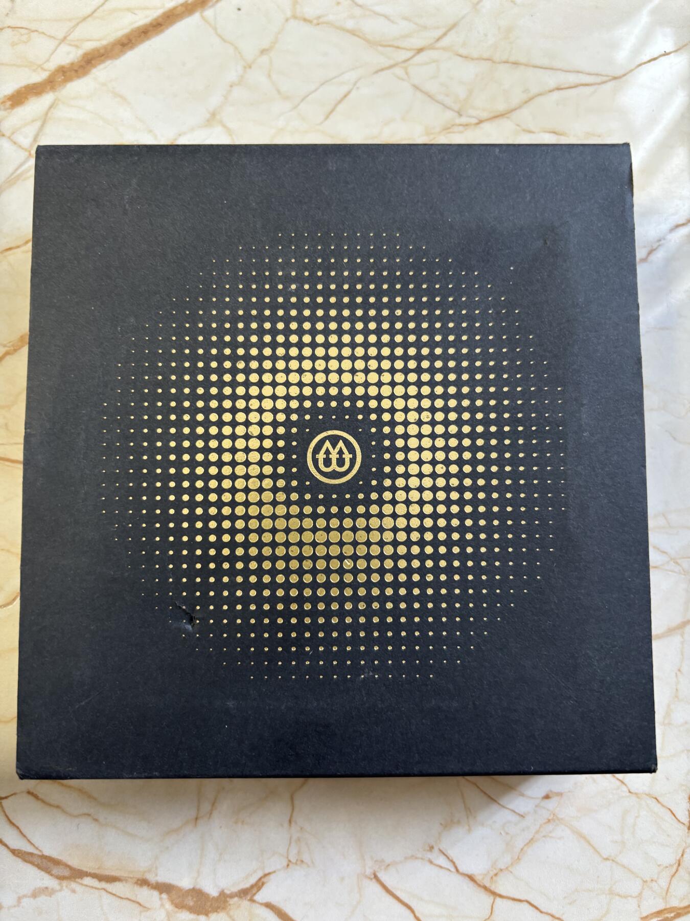 第184期拍卖 喀麦隆2021年太阳系系列太阳钌化镀金彩印纪念银币，金属:999银钌化镀金，重量:17.5克，直径:50毫米，发行：555枚