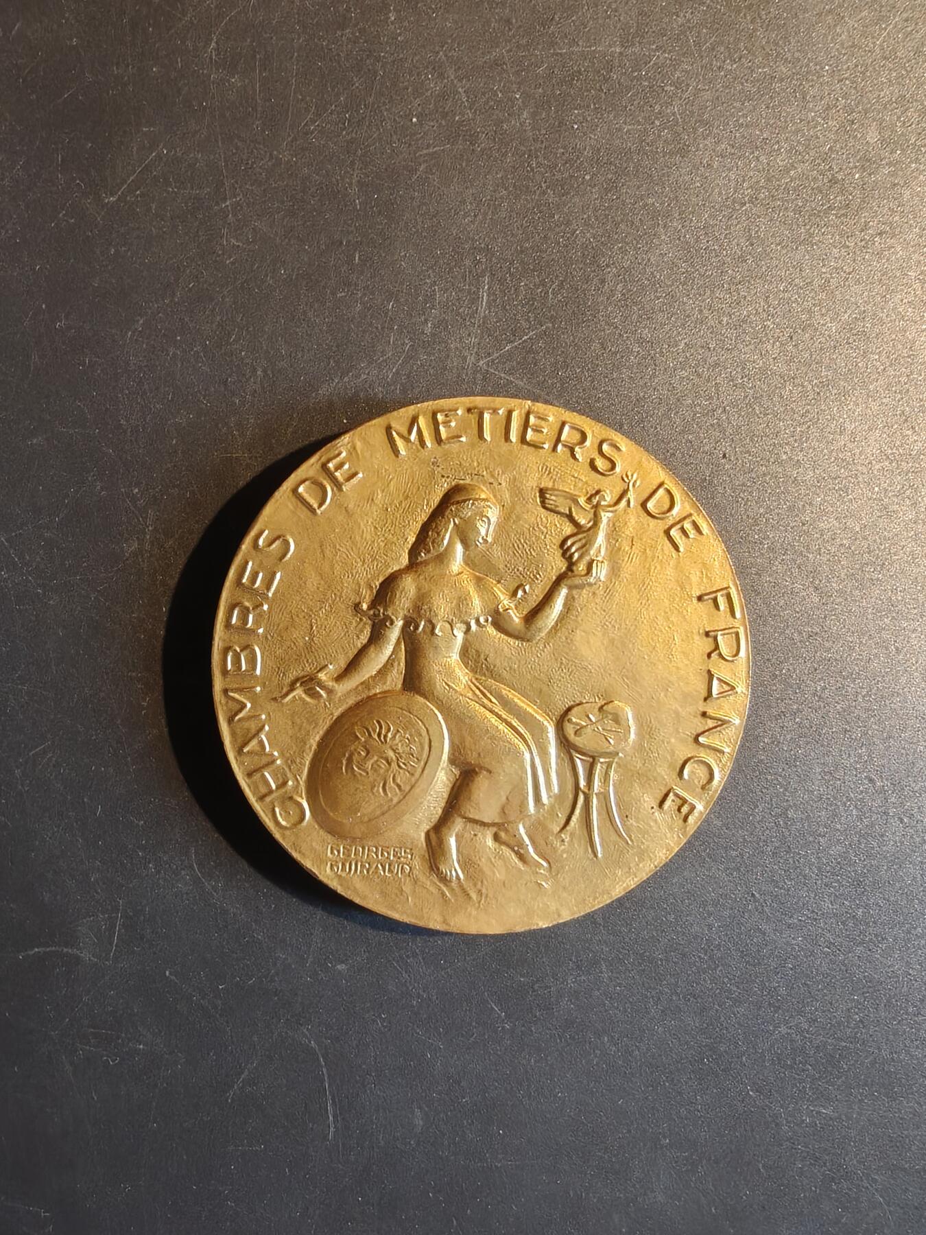 老王徽章第167期 法国手工业行会大铜章     直径58mm.    重量105.7g