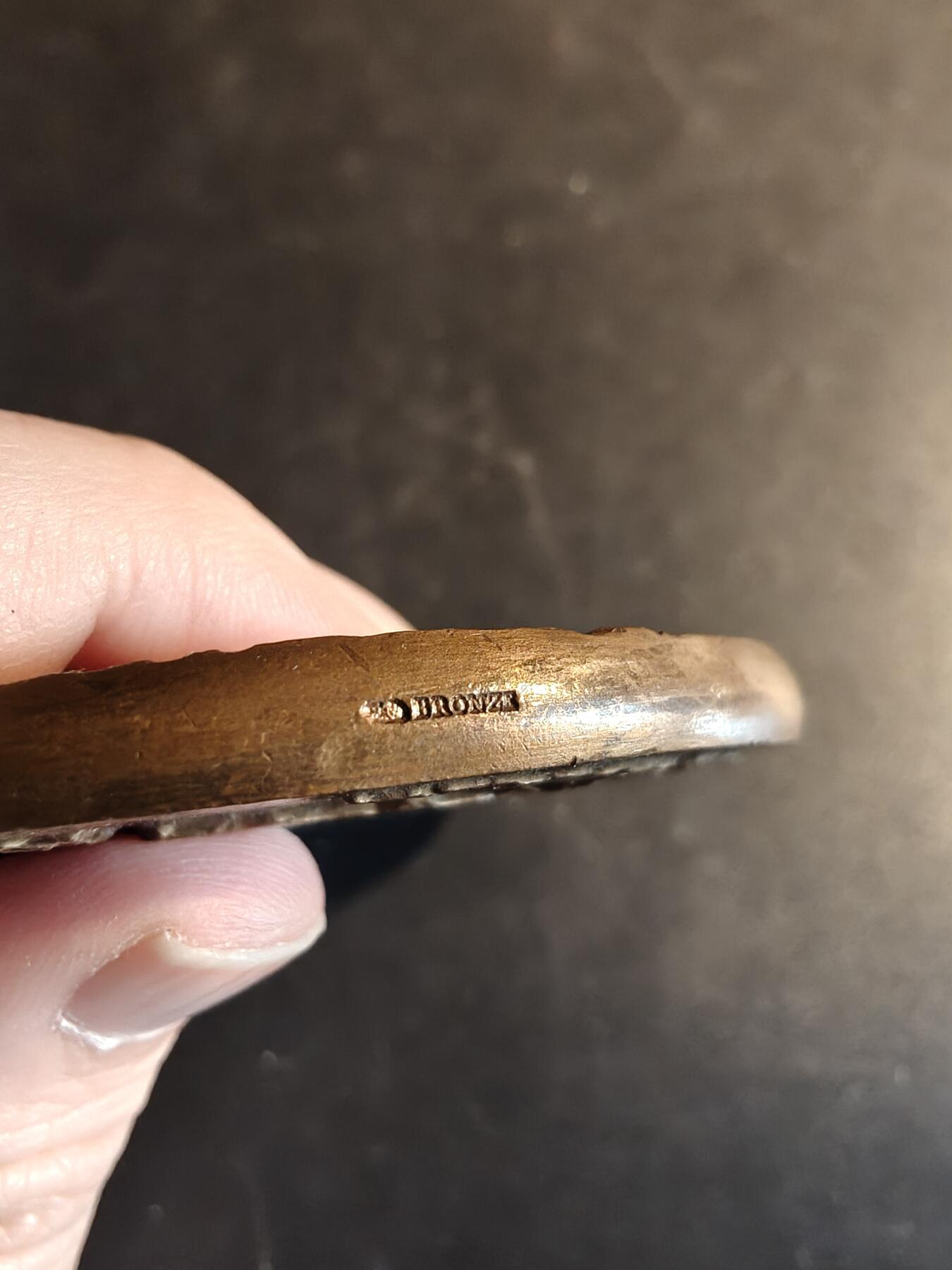 老王徽章第167期 法国兴业银行百年大铜章     直径66mm    重量176g