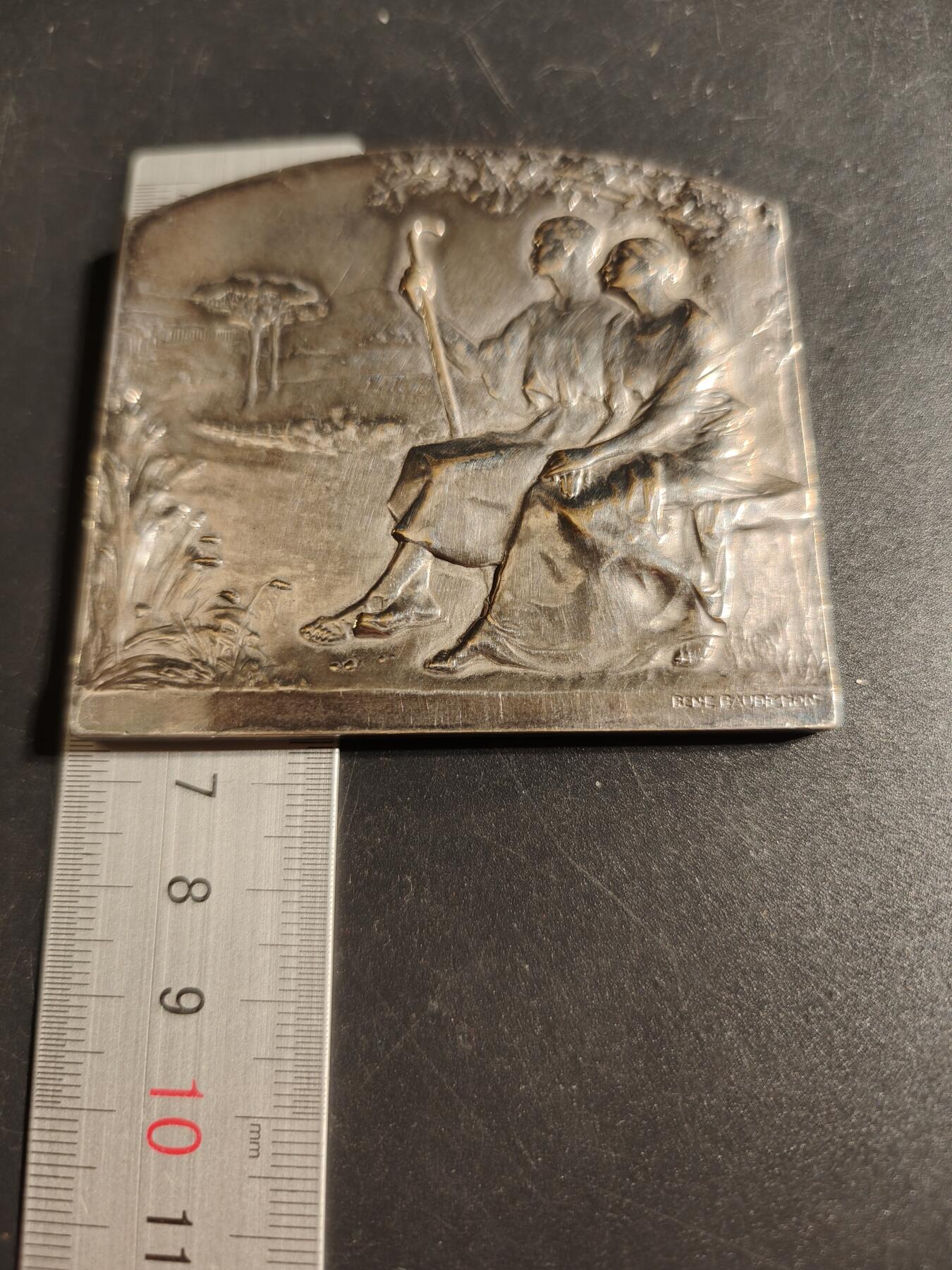 老王徽章第167期 法国方形银婚镀银大铜章     大尺寸     尺寸70×67mm.    重量158g