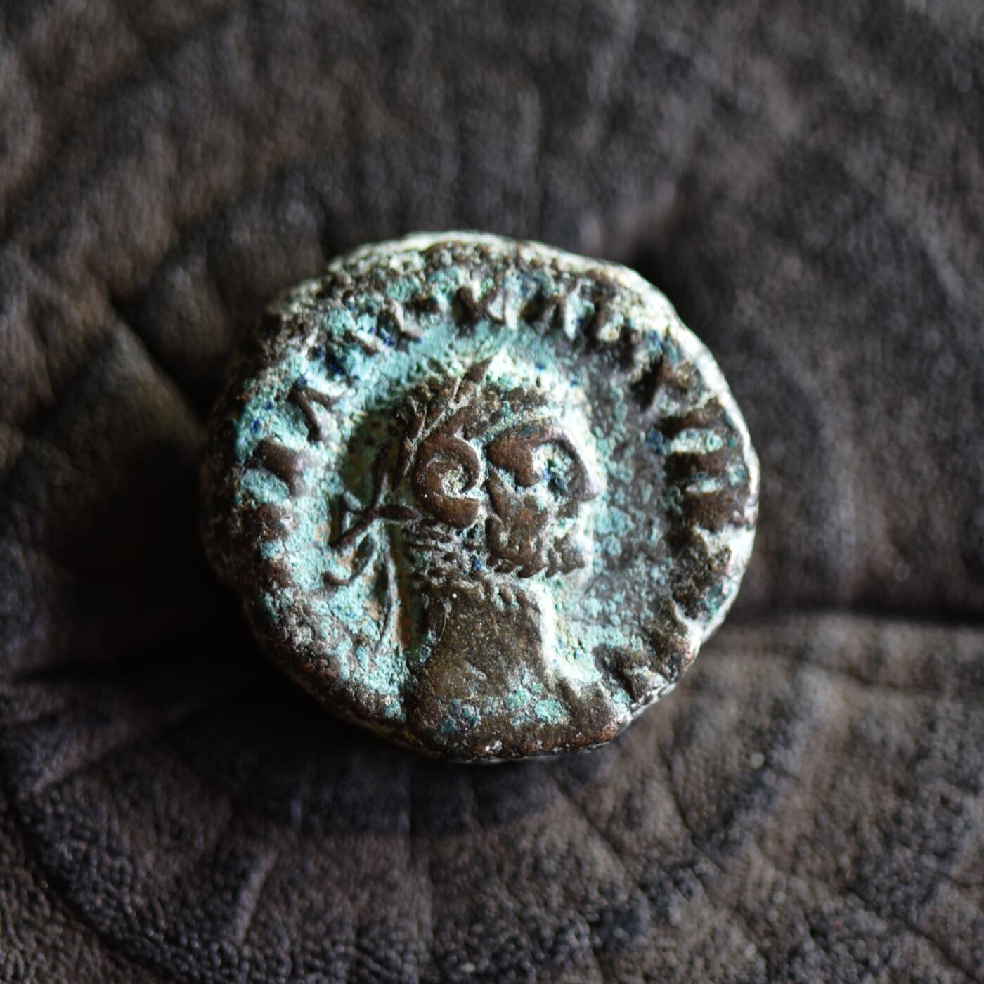 【良泉】【2025年最后一场】12月18日晚19.30点开拍！188组【直播场】西方古代钱币、丝路杂项、印章！ 【藏家出品A】7.51克，公元287-288年【古罗马】【埃及行省】【戴克里先】亚历山大港造币厂打制，公正女神，四德拉克马