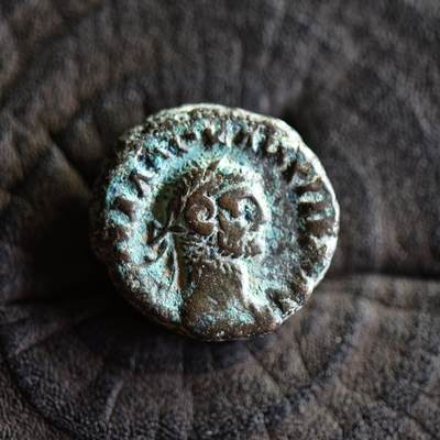 【良泉】【2025年最后一场】12月18日晚19.30点开拍！188组【直播场】西方古代钱币、丝路杂项、印章！ - 【藏家出品A】7.51克，公元287-288年【古罗马】【埃及行省】【戴克里先】亚历山大港造币厂打制，公正女神，四德拉克马