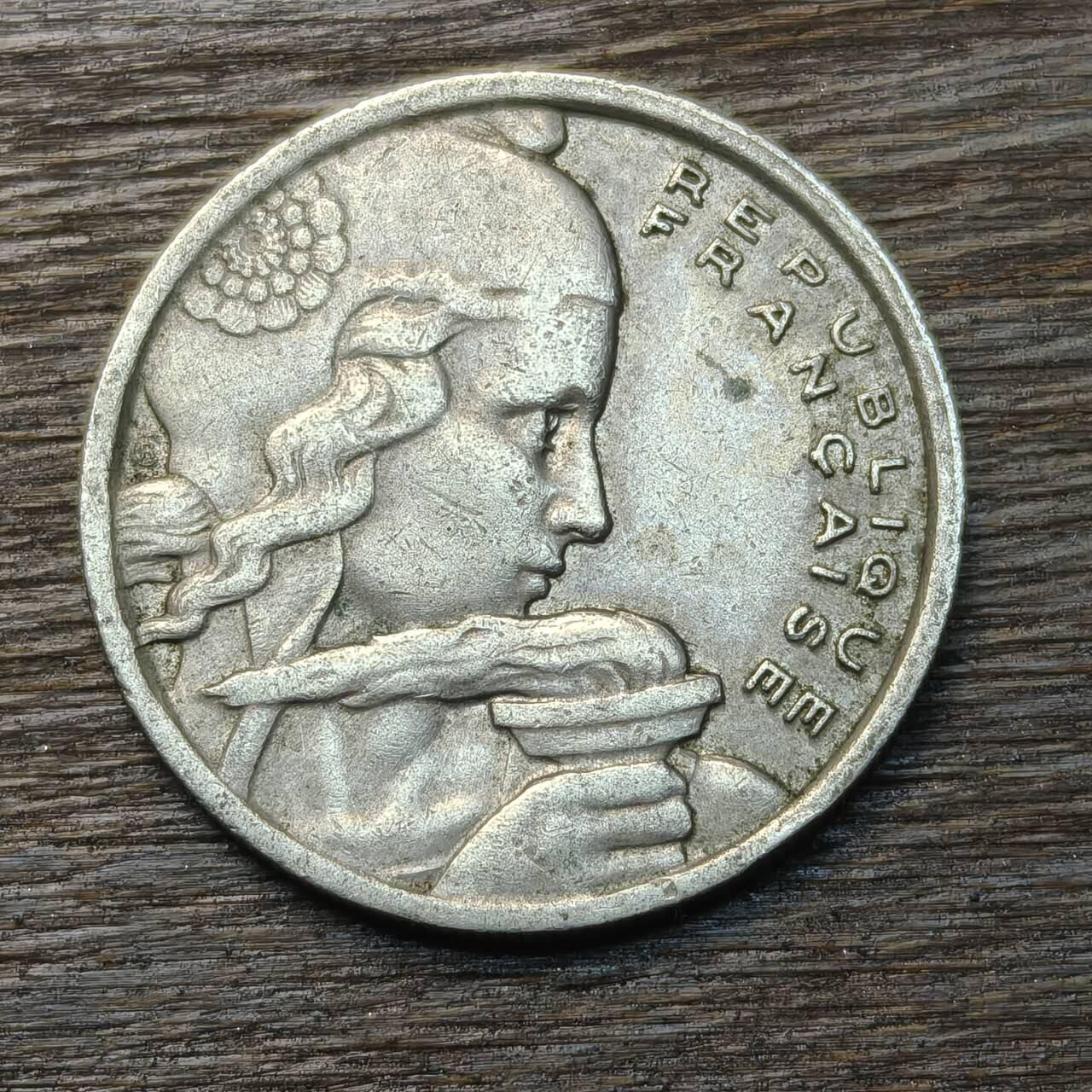 【铜匠收藏】★第134场★散币场，无佣金，30包邮。不满30元，支付5元运费。《接受代拍 代送NGC评级》 法国 1954年 100法郎 铜镍币 火炬女神