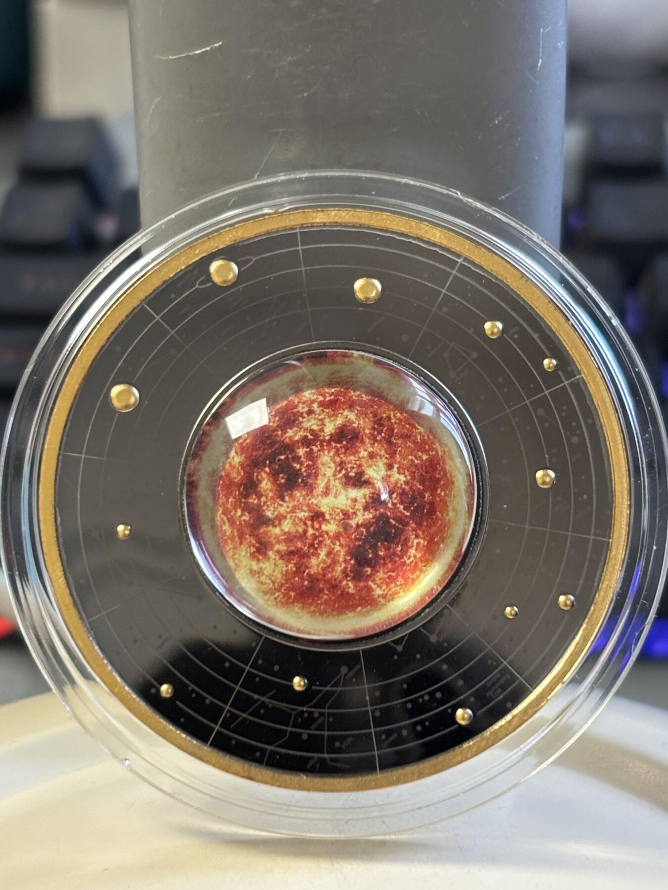 第184期拍卖 喀麦隆2021年太阳系系列太阳钌化镀金彩印纪念银币，金属:999银钌化镀金，重量:17.5克，直径:50毫米，发行：555枚