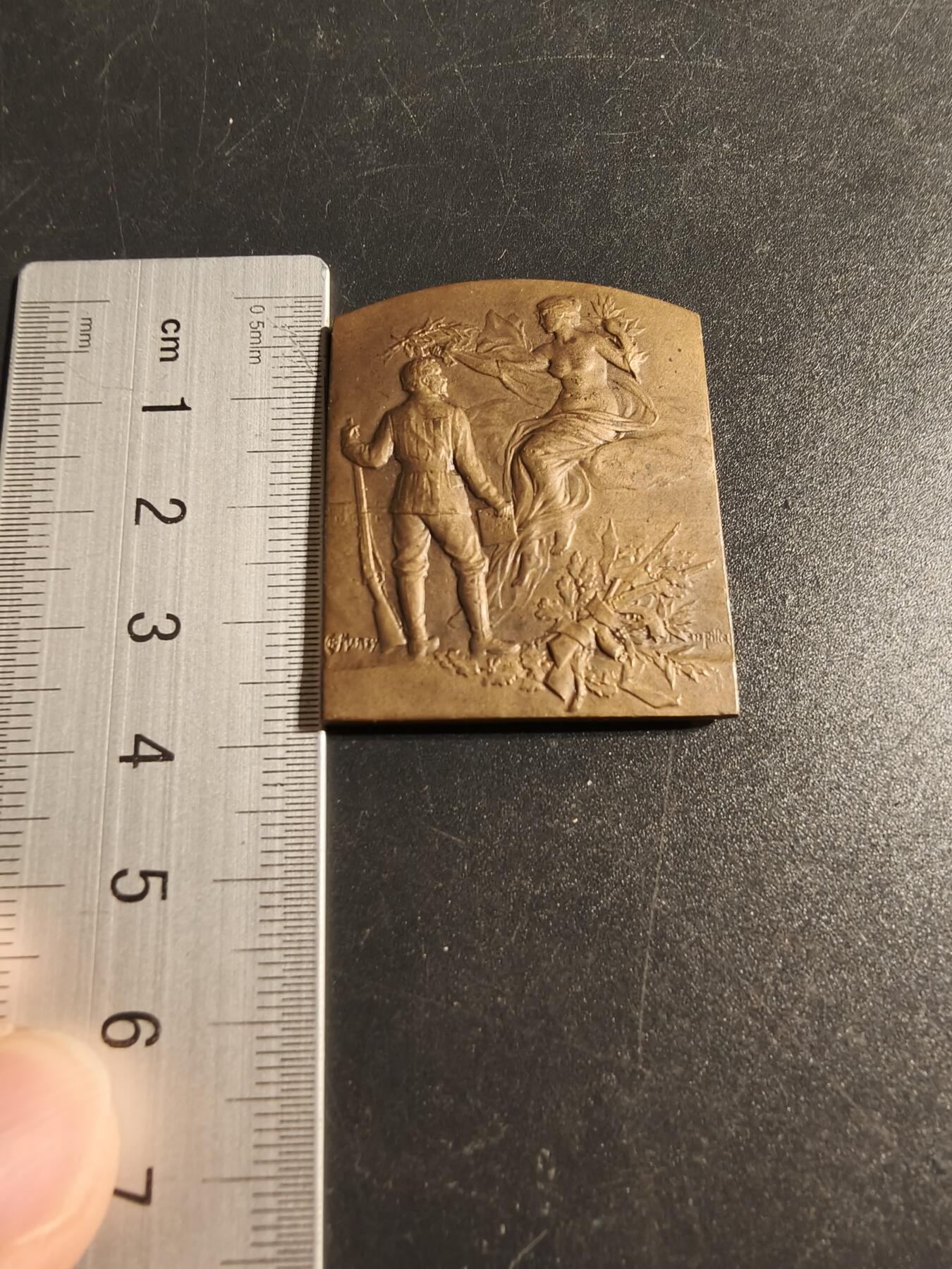 老王徽章第167期 法国吕内维尔射击协会方形大铜章     尺寸39×30mm.    重量28.9g