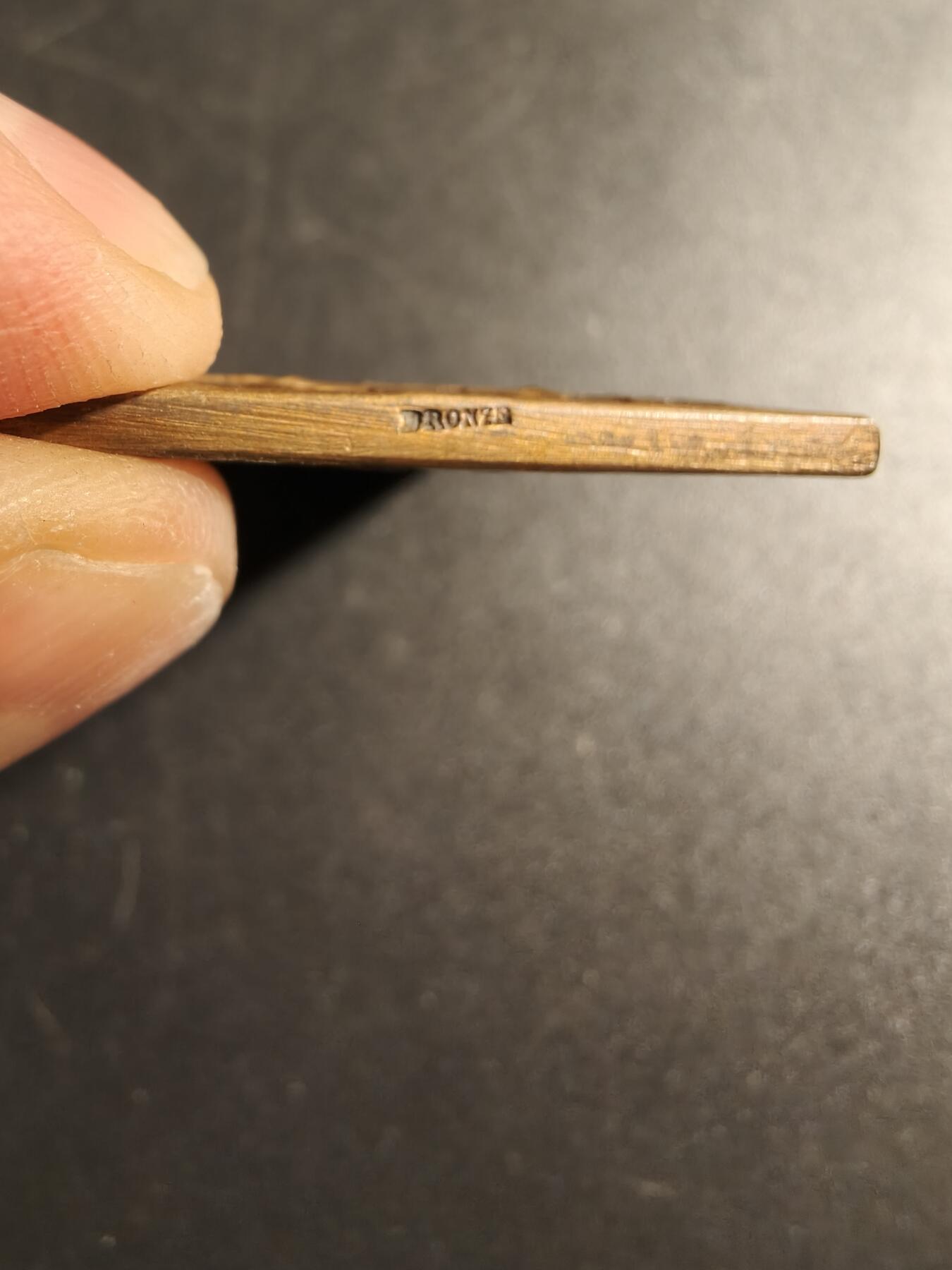 老王徽章第167期 法国吕内维尔射击协会方形大铜章     尺寸39×30mm.    重量28.9g