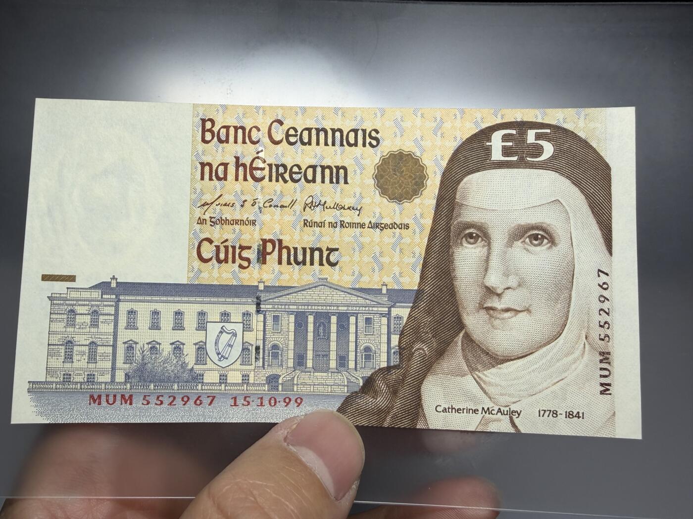 2025年集古藏今外币拍卖第十期-第10场—（总第290拍-纸币专场），本期拍完结算一次，发货时间2-3天，休息几天后继续新的一期拍卖。 全新1993年爱尔兰5镑