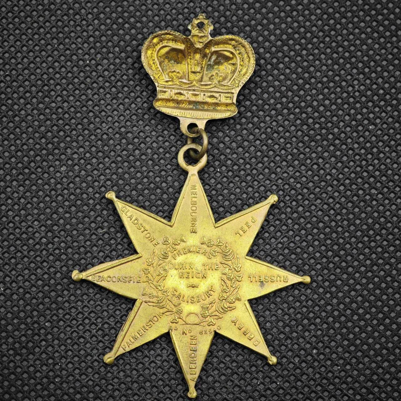 【淘币小摊】限时拍第八百一十六拍  纪念章场  满百包邮可预留两周  周一统一发货   英国维多利亚纪念章直径44mm